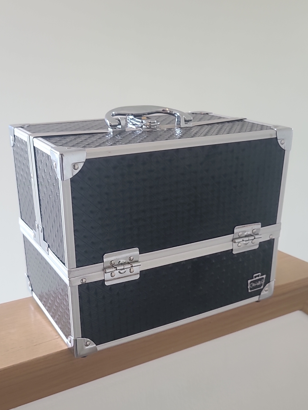Caboodles Black and Silver Large Train Case/Makeup Organizer